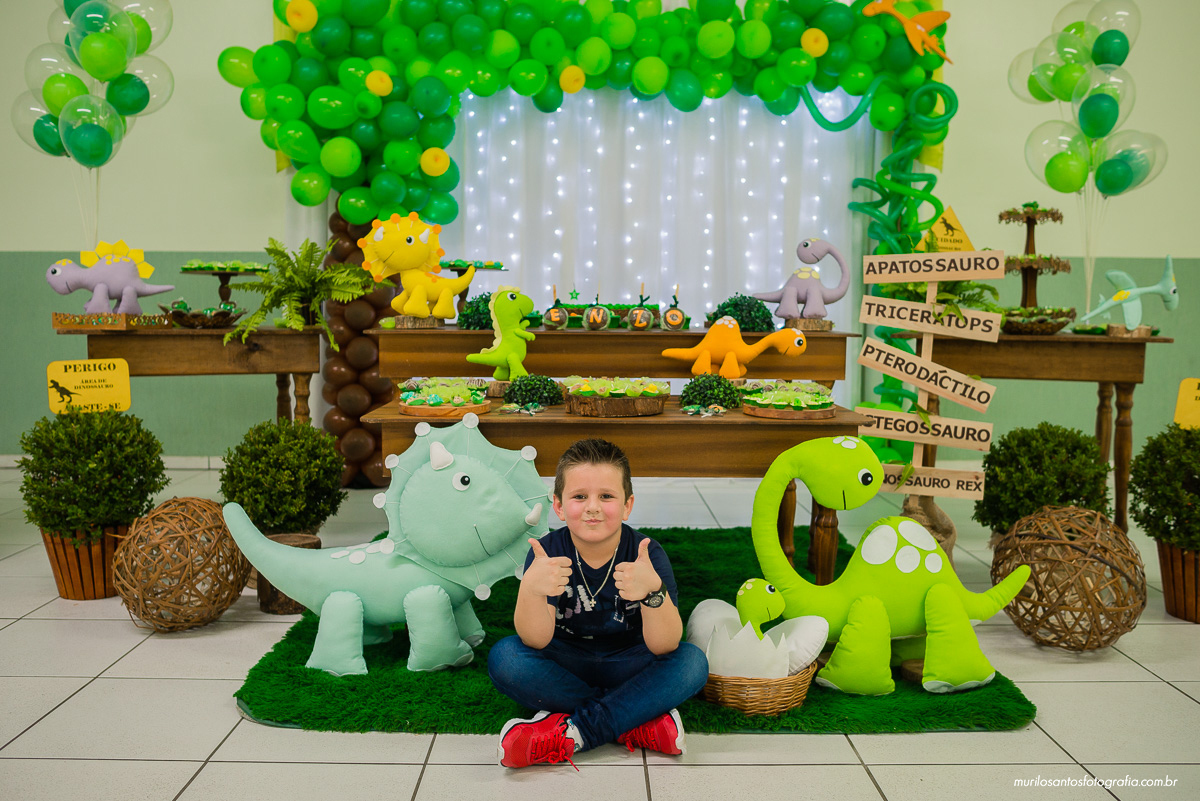 Enzo 6 Anos Murilo Santos Fotografia Salão Belissima Castro Campos Gerais Paraná Festa Alegria Família Nikon Criança Dinossauros