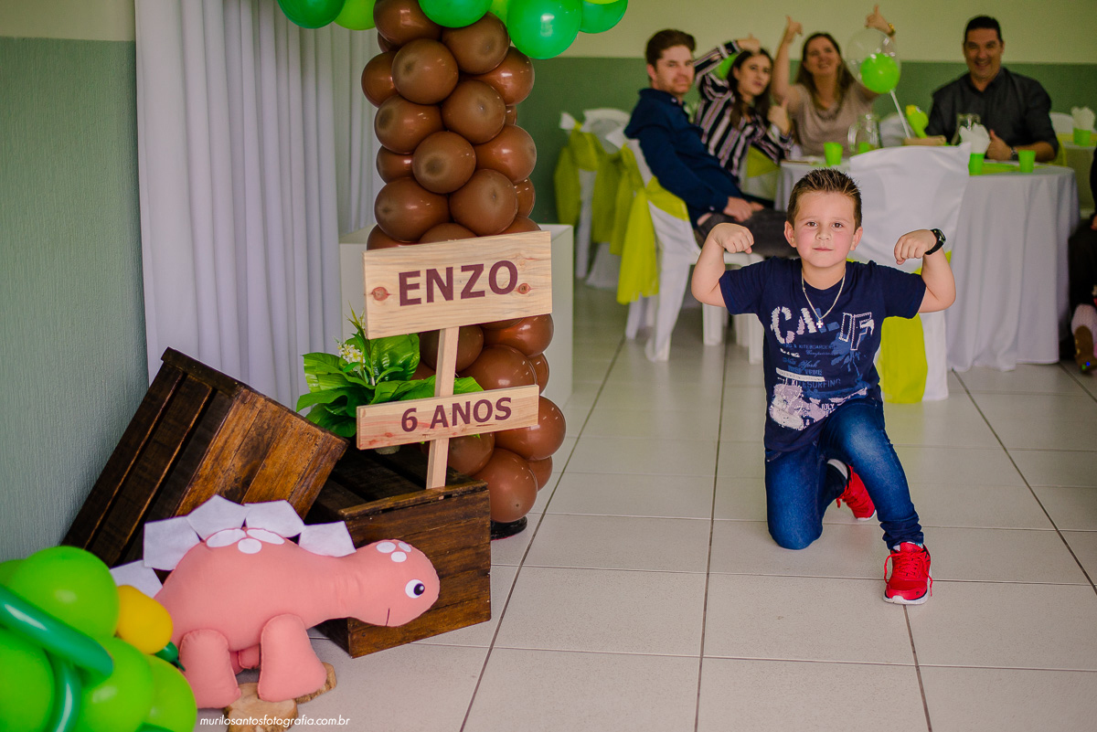 Enzo 6 Anos Murilo Santos Fotografia Salão Belissima Castro Campos Gerais Paraná Festa Alegria Família Nikon Criança Dinossauros