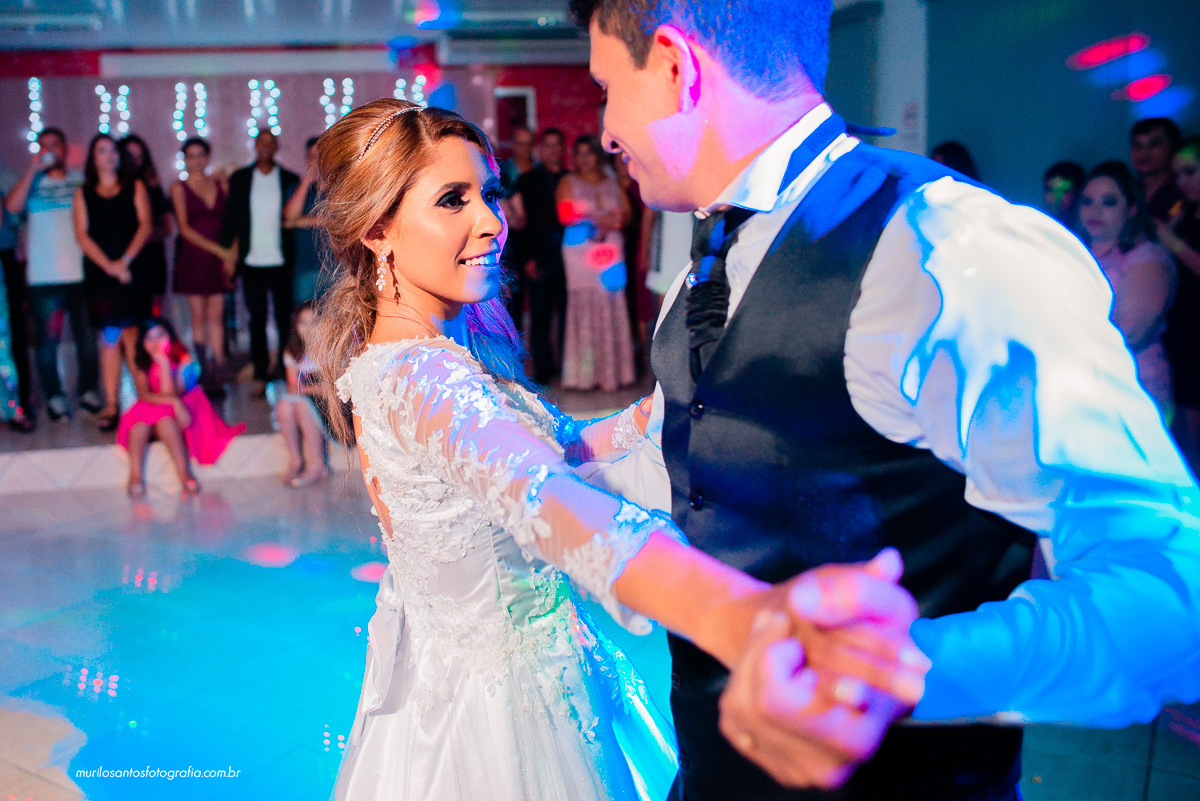 Thaise e Junior Murilo Santos Fotografia Casamento Cerimonia Igreja do Rosário Noivos Noiva Noivo Vestido Jantar Associação Paranatrator Castro Campos Gerais Alegria Família Casal Crianças Meninas Espontâneo Nikon