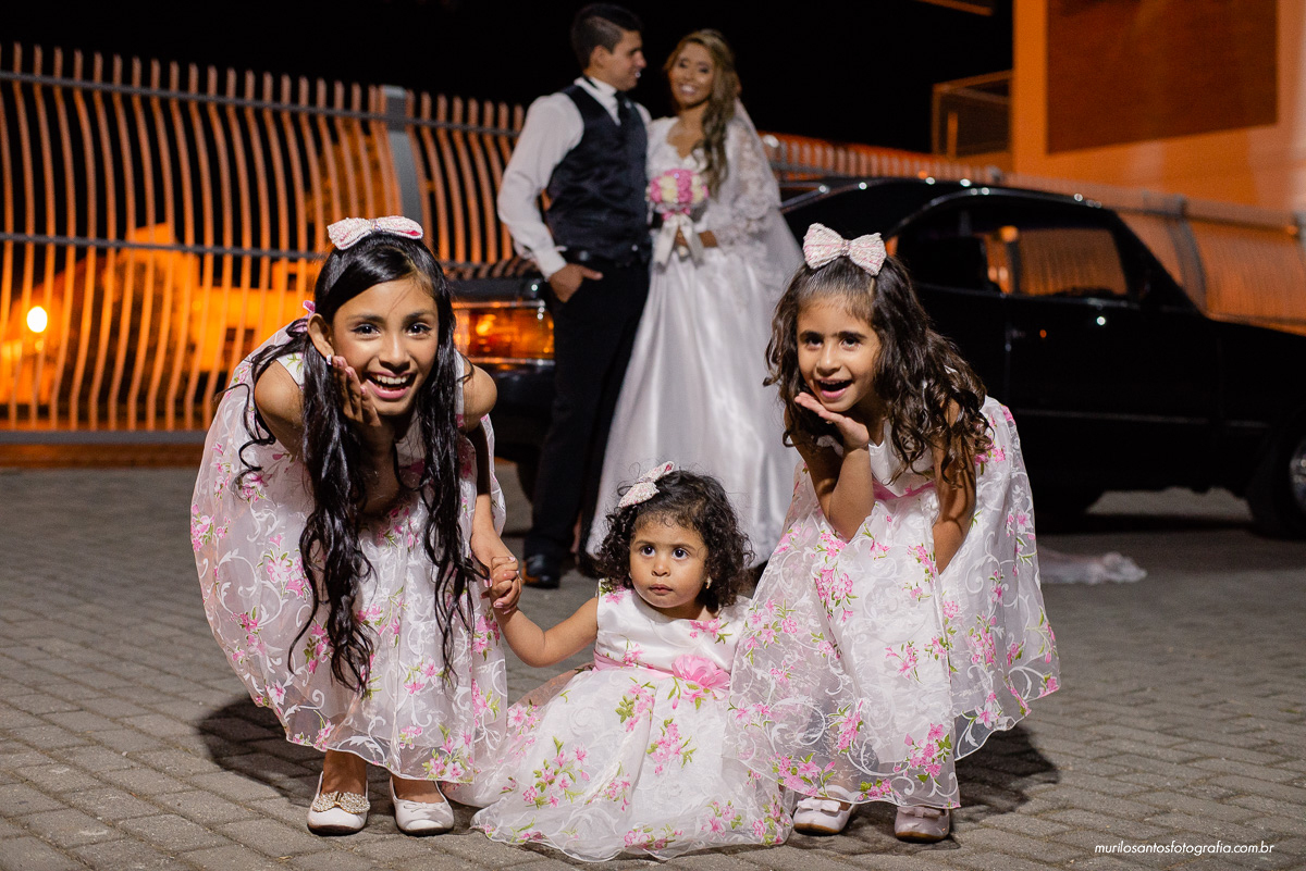 Thaise e Junior Murilo Santos Fotografia Casamento Cerimonia Igreja do Rosário Noivos Noiva Noivo Vestido Jantar Associação Paranatrator Castro Campos Gerais Alegria Família Casal Crianças Meninas Espontâneo Nikon