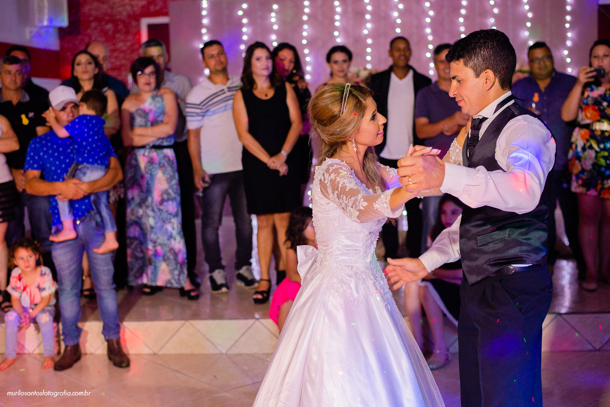 Thaise e Junior Murilo Santos Fotografia Casamento Cerimonia Igreja do Rosário Noivos Noiva Noivo Vestido Jantar Associação Paranatrator Castro Campos Gerais Alegria Família Casal Crianças Meninas Espontâneo Nikon