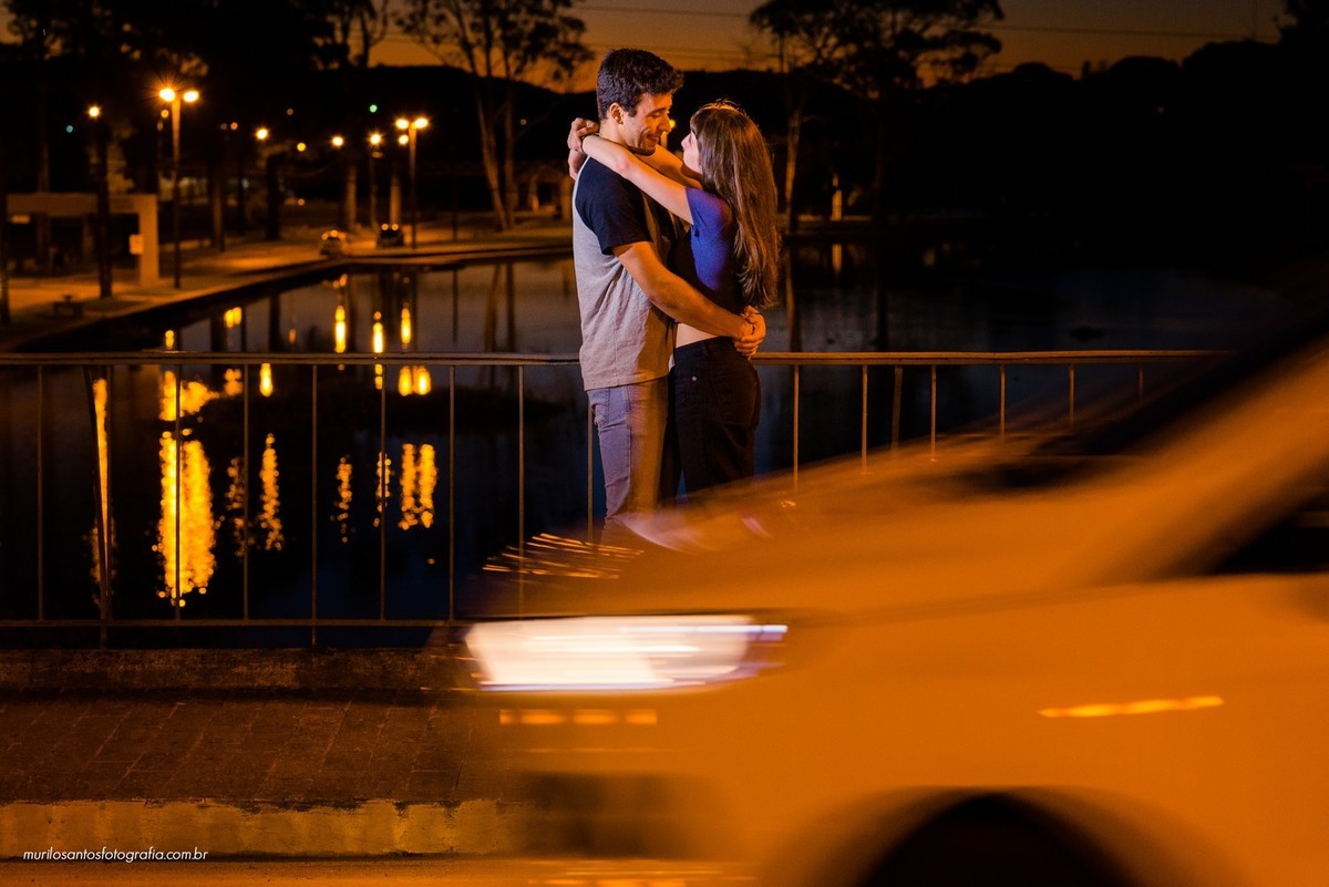 Fernanda e Alexandre ensaio casal se olhando abraçados Pirai do sul ensaio externo fotografo Prainha ponte Murilo Santos Fotografia Castro Campos Gerais Alegria Espontâneo Nikon