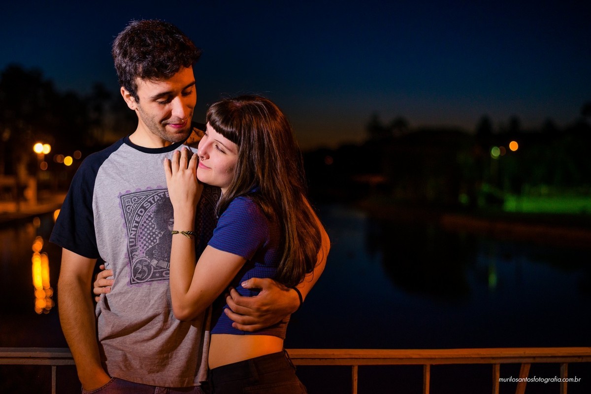 Fernanda e Alexandre ensaio casal abraçados Pirai do sul Ensaio externo fotografo Prainha ponte Murilo Santos Fotografia Castro Campos Gerais Alegria Espontâneo Nikon