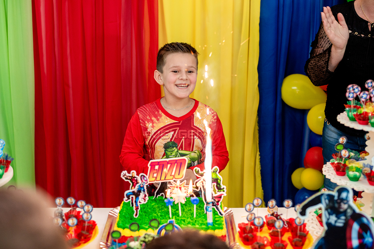 Murilo Santos Fotografia Nikon Enzo 7 Anos Aniversário Infantil Evento Belíssima Castro Campos Gerais Paraná Vingadores Crianças Menino Parabéns Espontâneo sorrindo bolo vela
