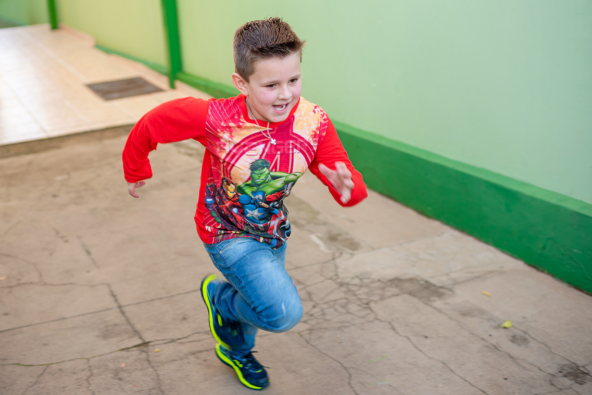 Murilo Santos Fotografia Nikon Enzo 7 Anos Aniversário Infantil Evento Belíssima Castro Campos Gerais Paraná Vingadores Crianças Menino Parabéns Espontâneo menino correndo