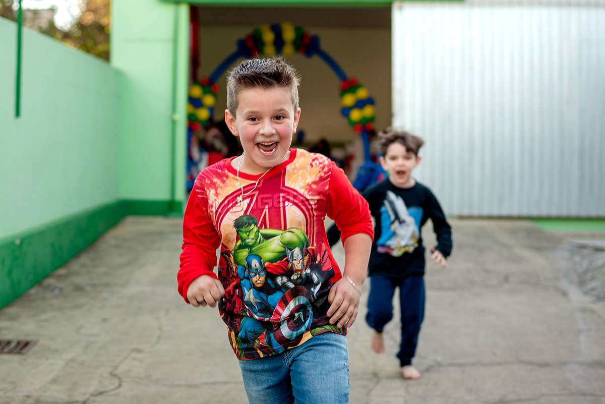 Murilo Santos Fotografia Nikon Enzo 7 Anos Aniversário Infantil Evento Belíssima Castro Campos Gerais Paraná Vingadores Crianças Menino Parabéns Espontâneo Meninos Correndo Brincando