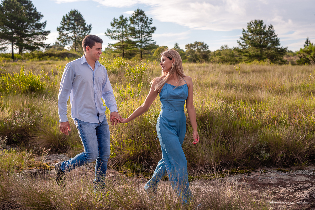 Murilo Santos Fotografia Thaise & Junior Ensaio Externo Ensaio Casal Pré Wedding Noivos noivo noiva casal Castro Tibagi Alegria Espontaneo Noivos Pata Castro Morro da Pata Pedras