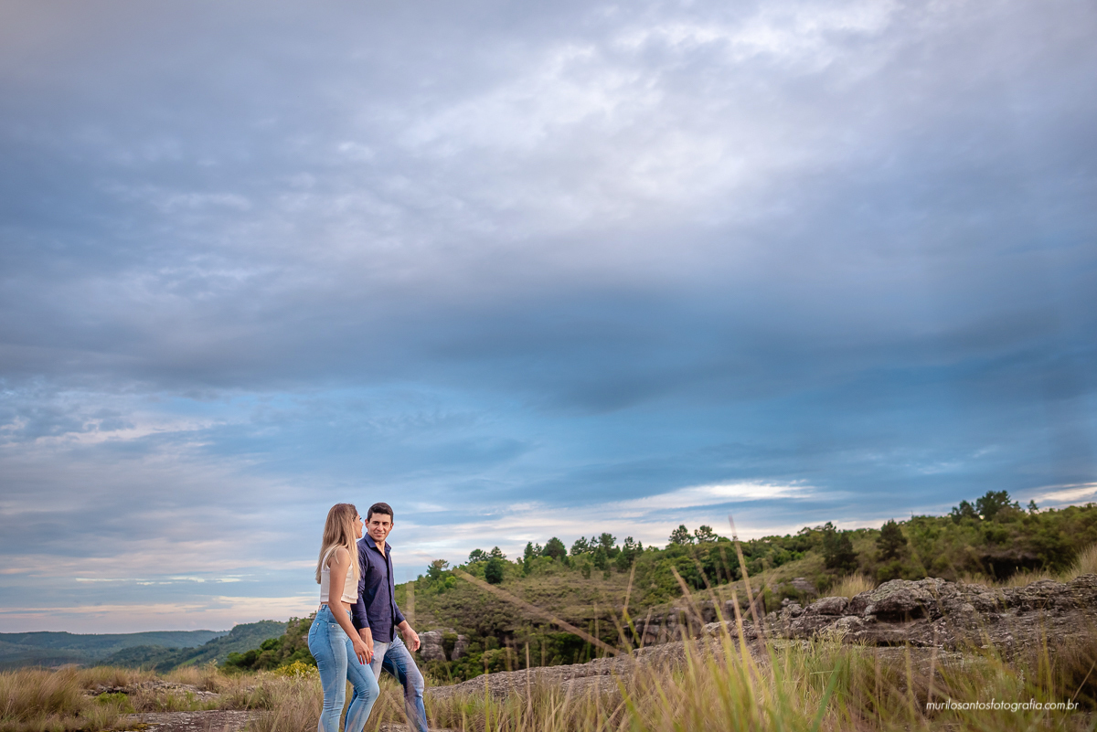 Murilo Santos Fotografia Thaise & Junior Ensaio Externo Ensaio Casal Pré Wedding Noivos noivo noiva casal Castro Tibagi Alegria Espontaneo Noivos Pata Castro Morro da Pata Pedras