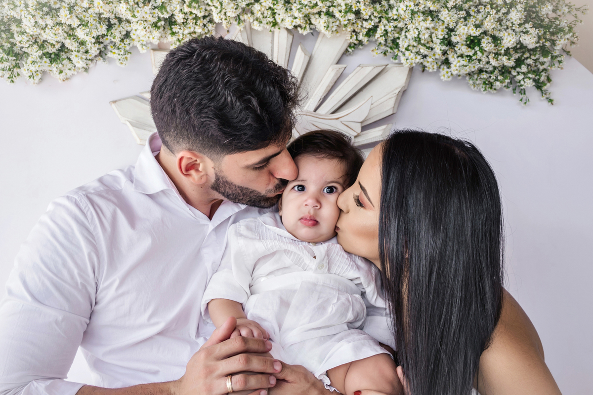 PAIS BEIJANDO O FILHO