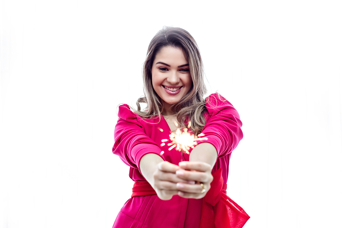 gravida com velas de aniversario