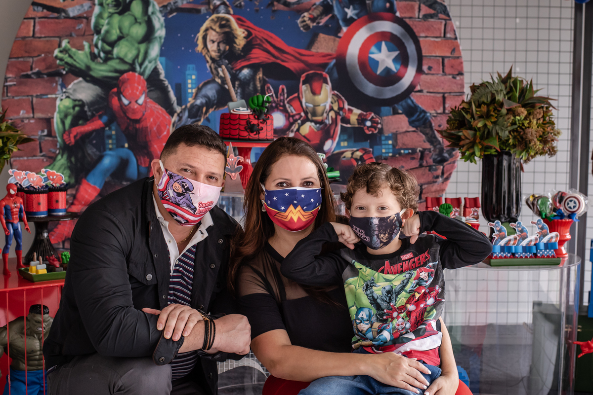 festa de aniversario com mascara 