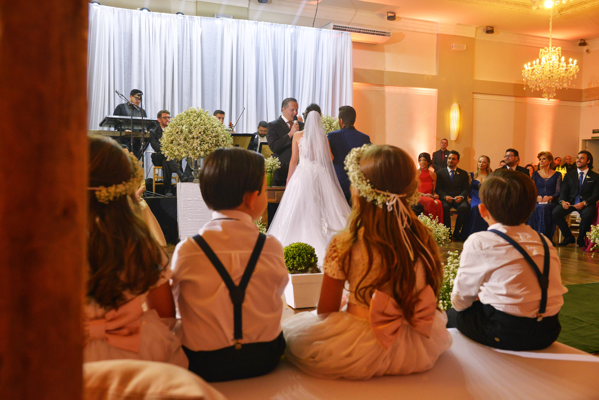 fotografia de plano geral da cerimonia casamento realizado no Buffet Espaço Grenah.
