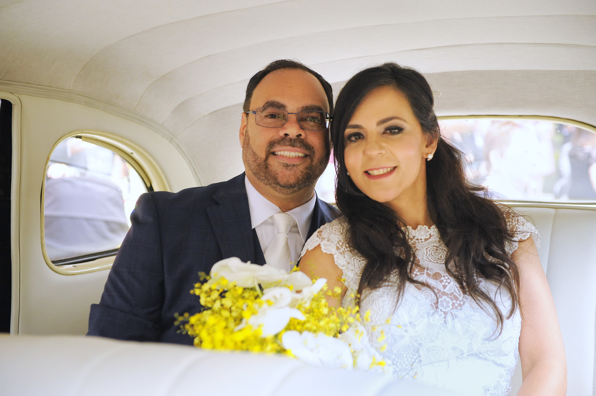 fotografia do casal na saida da Catedral Anglicana de São Paulo