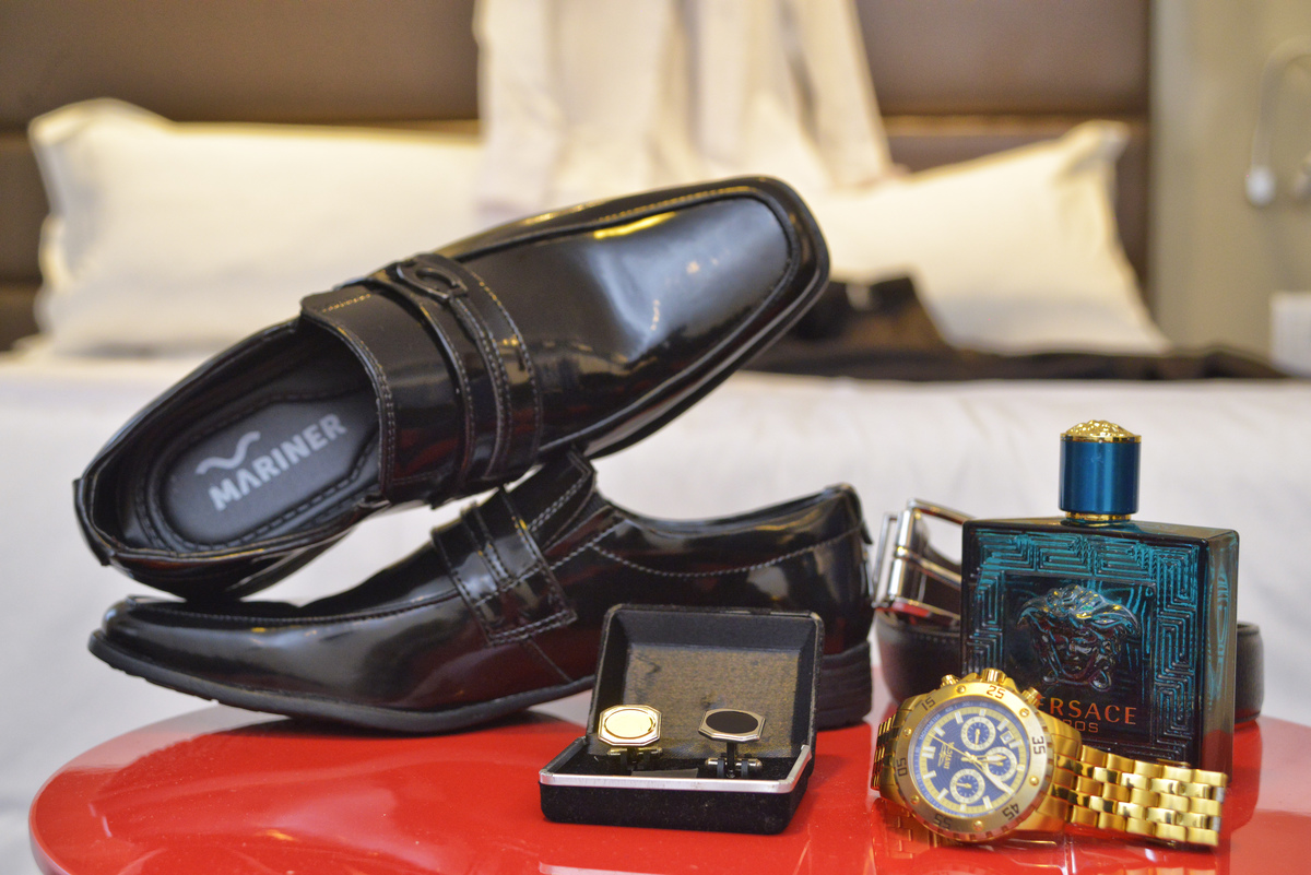 fotografia dos acessórios usado pelo noivo feita durante o making of no Hotel Ibis 