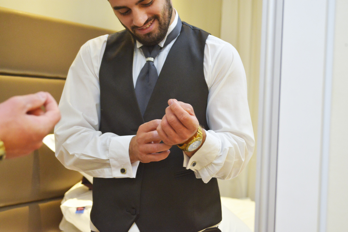 fotografia do making of do noivo realizado no Hotel Ibis 