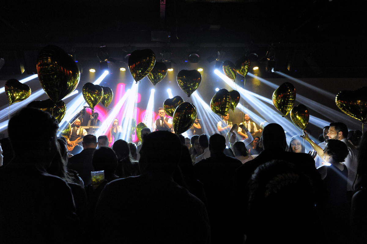 fotografia da balada na recepcção de casamento no buffet Villa Vérico