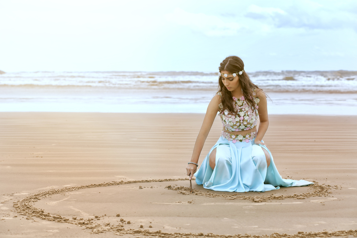 fotografia do pré-fifteen da debutante Carolina na praia da Riviera de São Lourenço/SP
