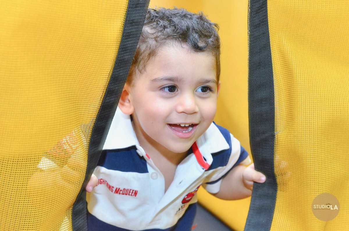 Momentos divertidos de festa de aniversário infantil em buffet infantil de São Paulo, fotografado pelo Studio LA.
