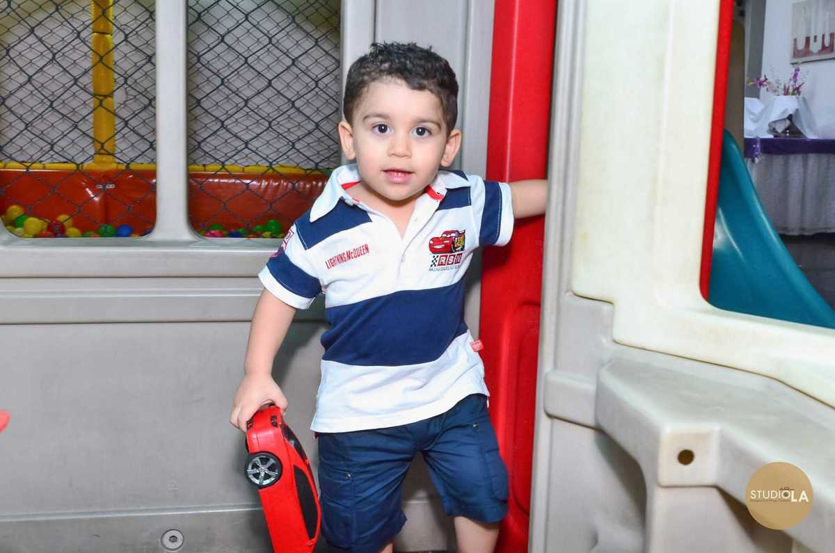 Criança brincando na festa de aniversário infantil em buffet infantil de São Paulo, fotografado pelo Studio LA.