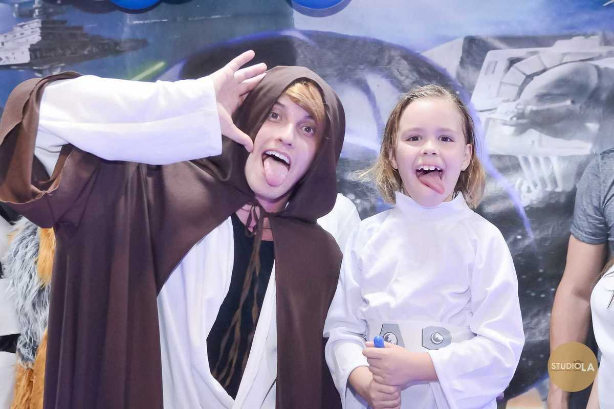 Cena divertida e cheia de imaginação, trazendo toda a magia da infância em uma festa temática. Fotografia de festa infantil captada pelo Studio LA.
