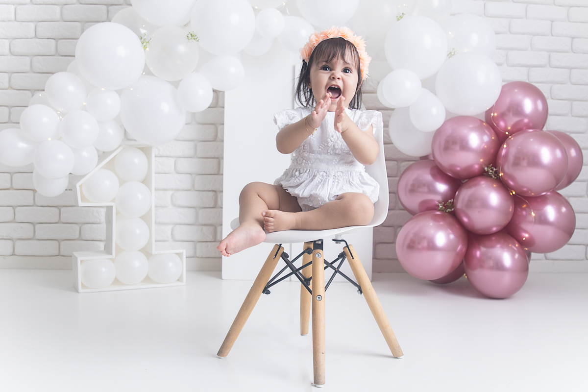 Smash the cake; foto infantil; adri silva fotografia; condomínio novAmerica; fotografa na zona sul de São Paulo; bairro Santo Amaro; smash the fruit; aniversário 01 ano