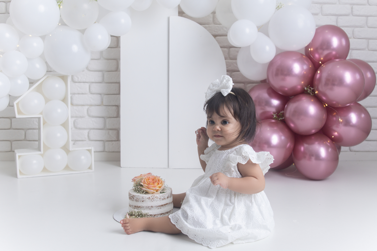 Smash the cake; foto infantil; adri silva fotografia; condomínio novAmerica; fotografa na zona sul de São Paulo; bairro Santo Amaro; smash the fruit; aniversário 01 ano