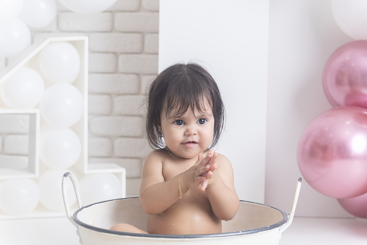 Smash the cake; foto infantil; adri silva fotografia; condomínio novAmerica; fotografa na zona sul de São Paulo; bairro Santo Amaro; smash the fruit; aniversário 01 ano