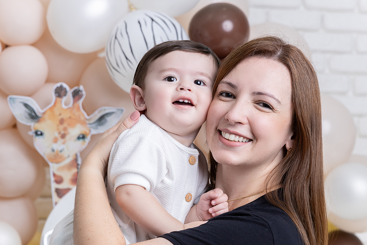 Smash the cake; Adri Silva Fotografia; foto de família; condomínio NovAmerica; fotografa na zona sul de São Paulo; aniversário de 01 ano