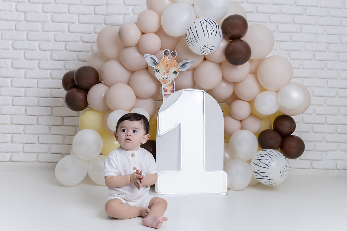 Smash the cake; Adri Silva Fotografia; foto de família; condomínio NovAmerica; fotografa na zona sul de São Paulo; aniversário de 01 ano