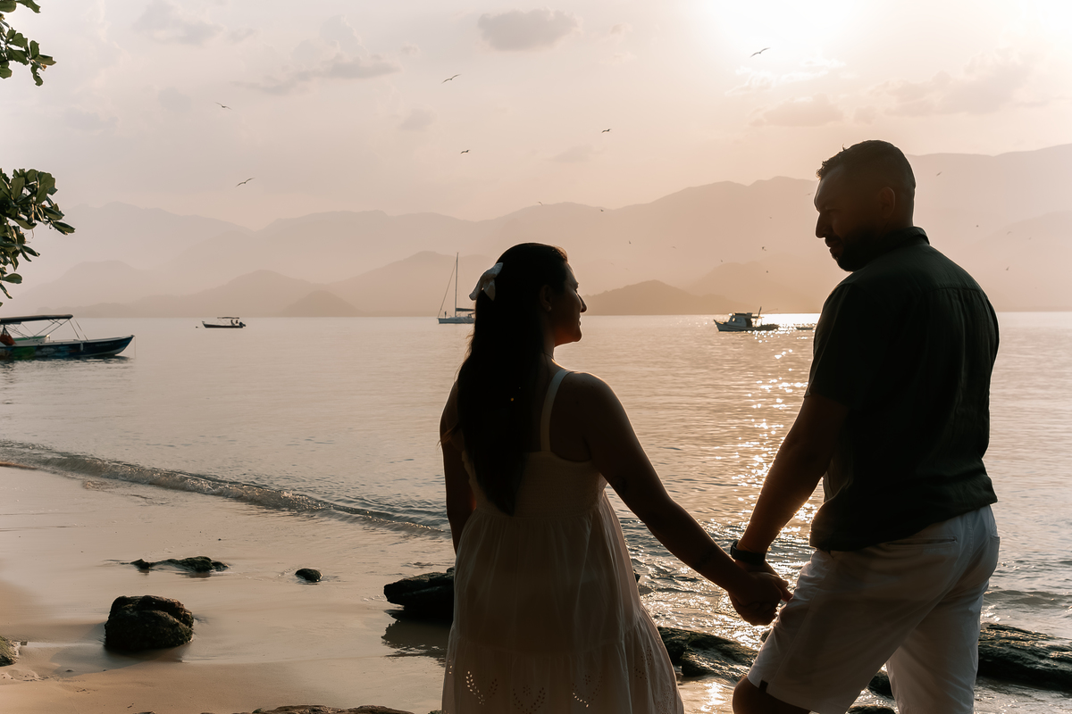 Ensaio pré wedding; paraty; foto de casal; adri silva fotografia