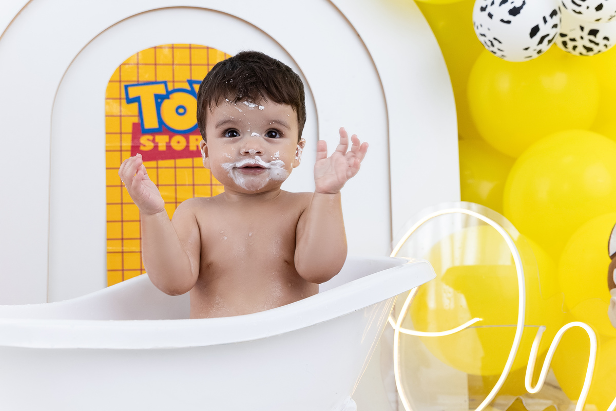 Smash the cake; Adri Silva Fotografia; condomínio novamerica; fotografa na zona sul de são paulo; ensaio de aniversário de 01 ano