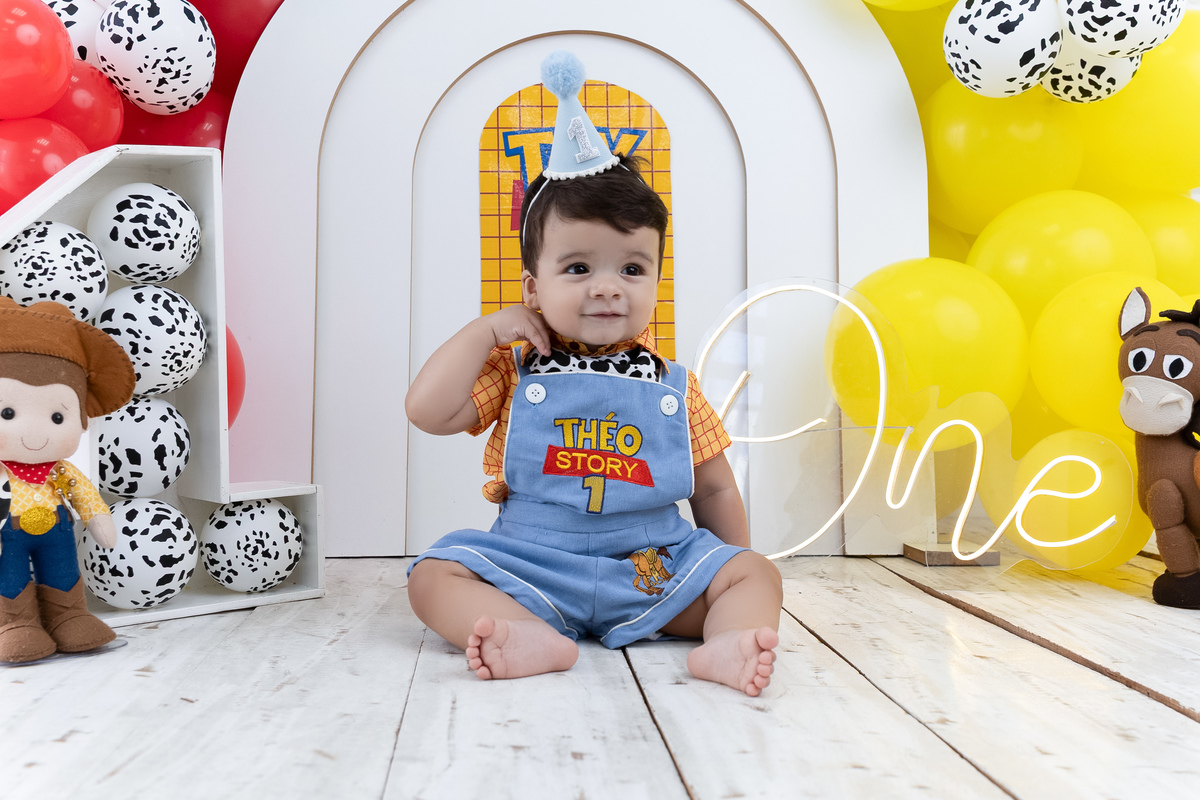 Smash the cake; Adri Silva Fotografia; condomínio novamerica; fotografa na zona sul de são paulo; ensaio de aniversário de 01 ano