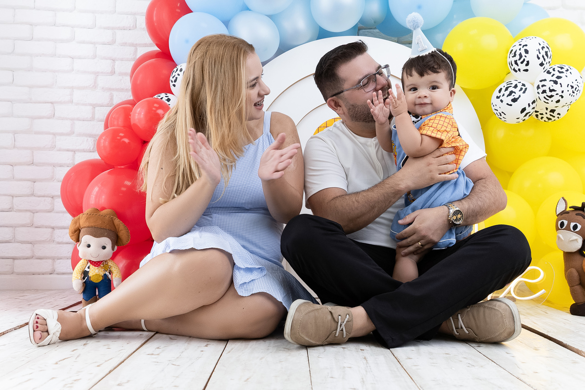 Smash the cake; Adri Silva Fotografia; condomínio novamerica; fotografa na zona sul de são paulo; ensaio de aniversário de 01 ano