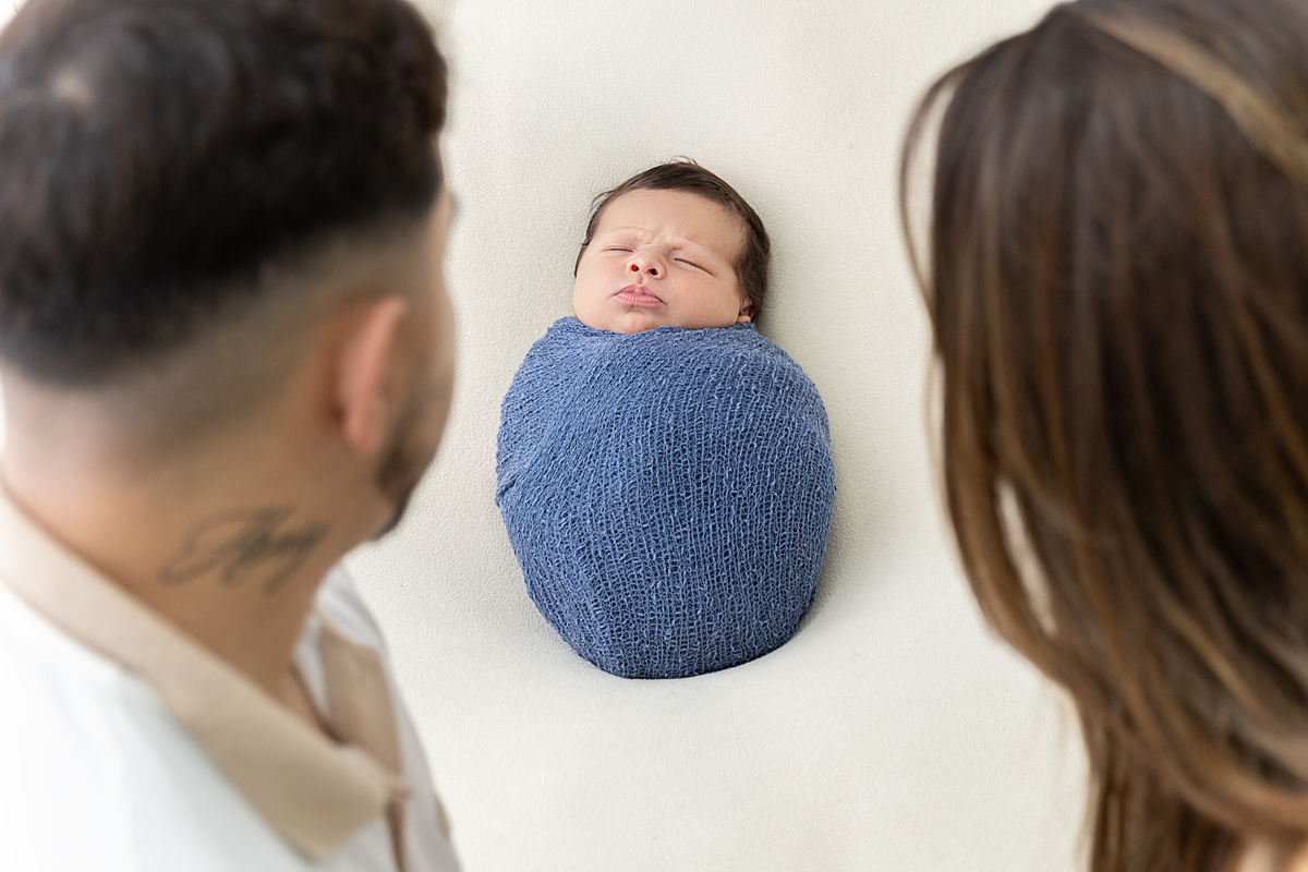 Ensaio newborn; Adri Silva fotografia; condomínio NovAmerica; fotografa na zona sul de São Paulo; foto de família