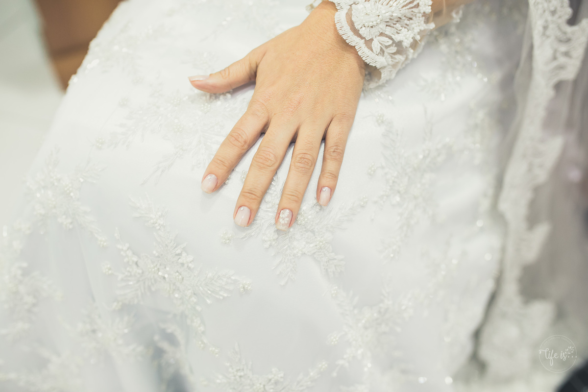 Detalhes das mãos da noiva
