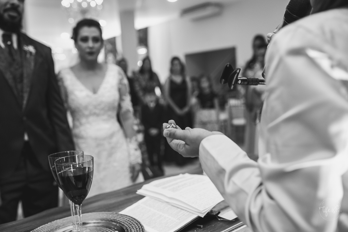 O momento das alianças registrado por Life is Fotografia