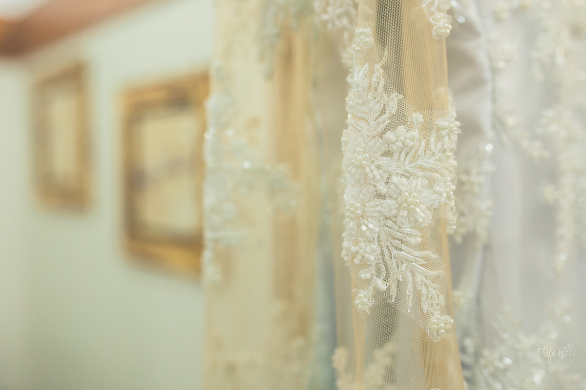 Detalhes do vestido de noiva da Tânia em seu casamento