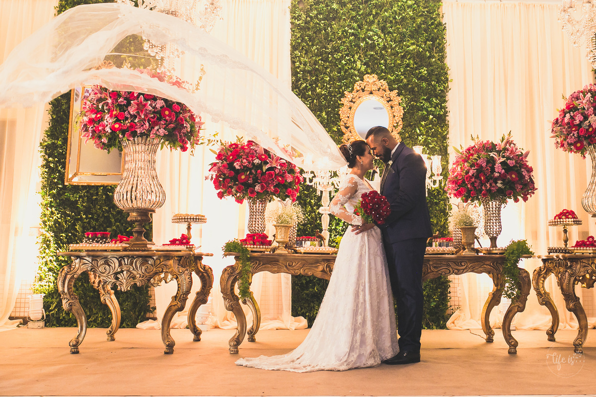 A noiva e o noivo pós casamento registrado por Life is Fotografia em Campos dos Goytacazes