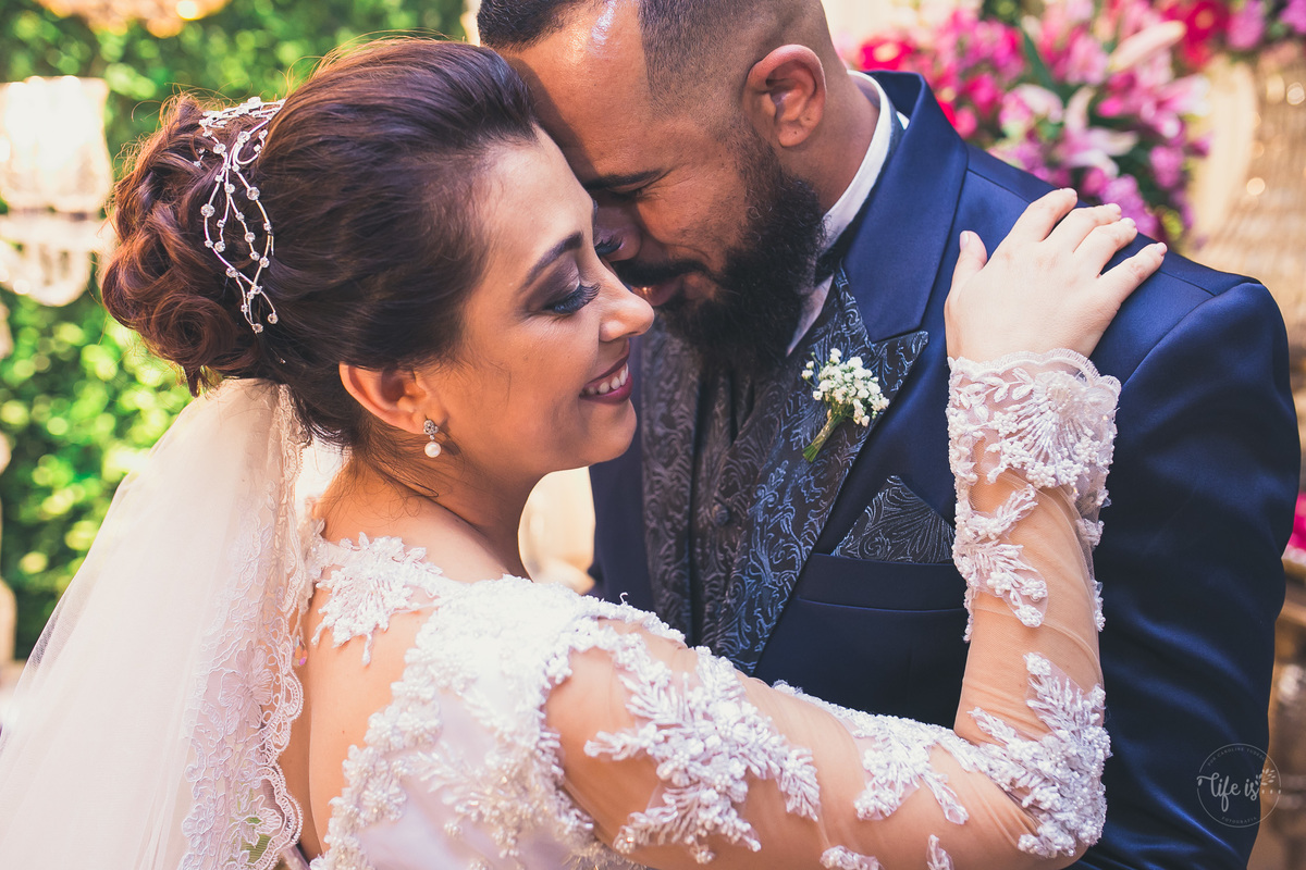 A noiva e o noivo pós casamento registrado por Life is Fotografia em Campos dos Goytacazes