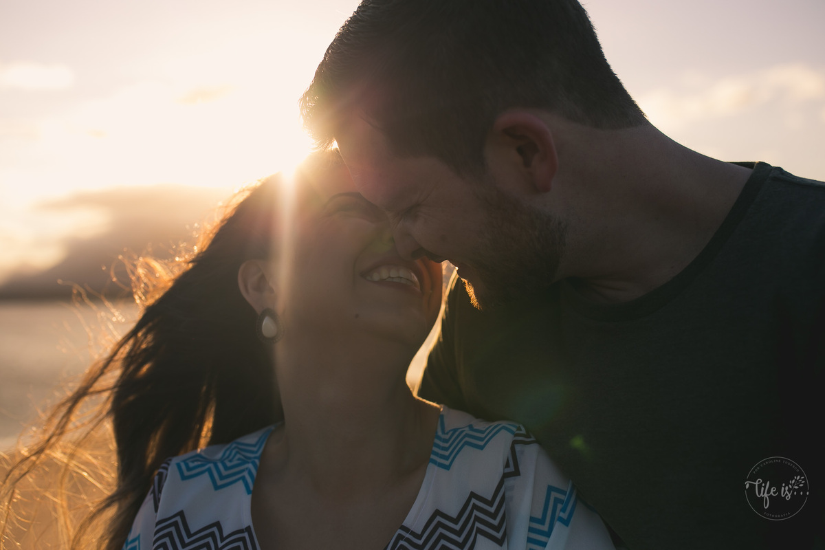 O sorriso de amor em ensaio casal por Caroline Tudesco