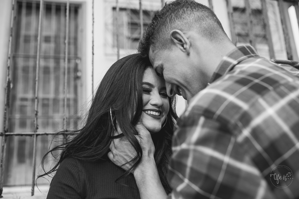O sorriso de quem se ama em ensaio casal em campos dos goytacazes