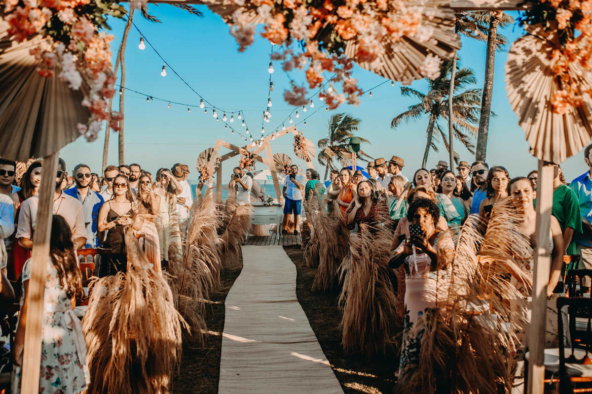Um casamento rústico na Praia de Vilas do Atlântico em região Metropolitana e Salvador - Noivos Paula e Victor - Thiago Rosarii