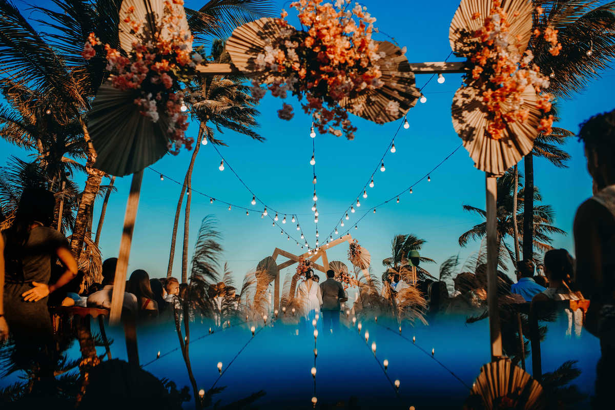 Um casamento rústico na Praia de Vilas do Atlântico em região Metropolitana e Salvador - Noivos Paula e Victor - Thiago Rosarii