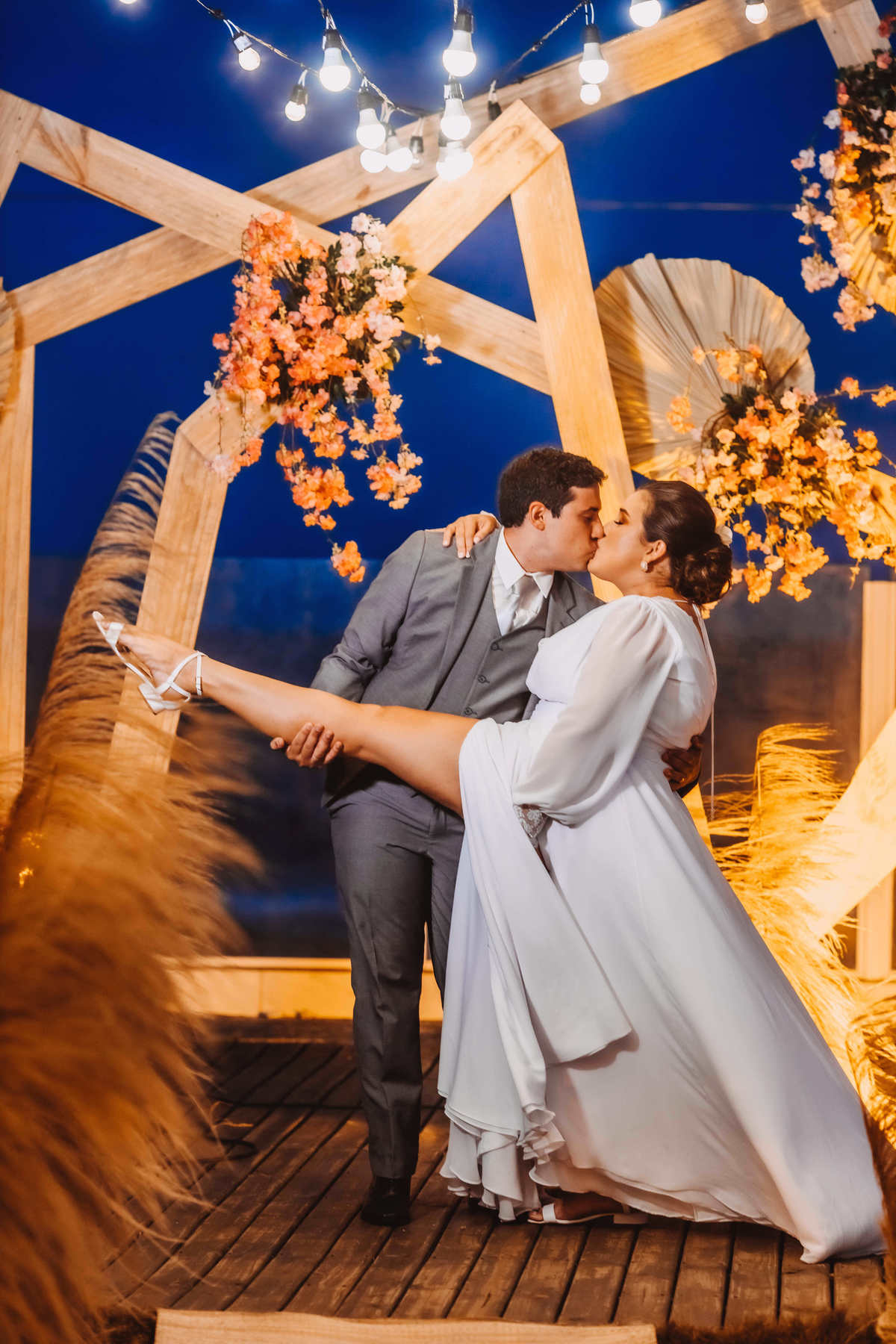 Um casamento rústico na Praia de Vilas do Atlântico em região Metropolitana e Salvador - Noivos Paula e Victor - Thiago Rosarii
