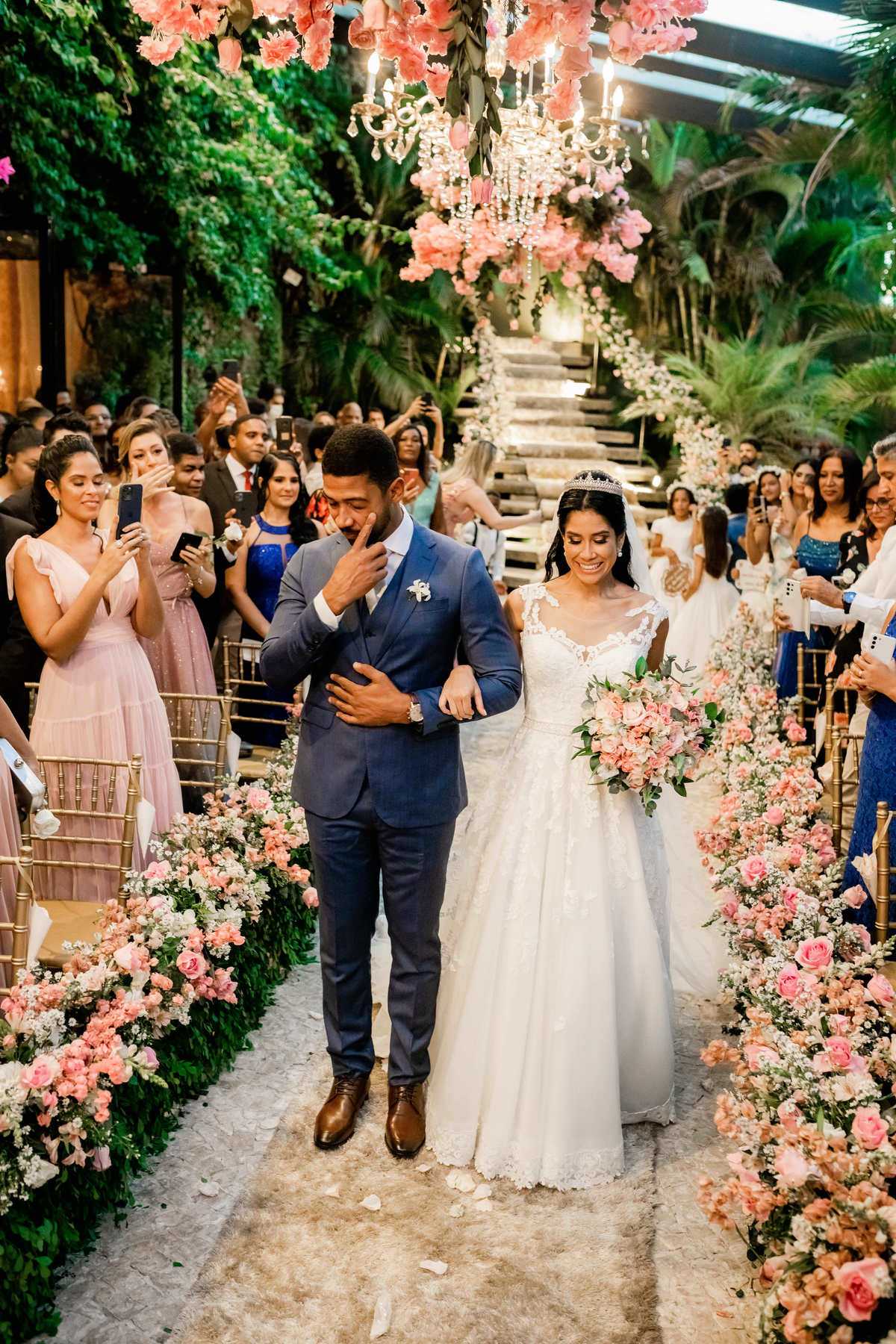 A médica Marcela Lima e o corretor Tiago Oliveira casam-se no Villa Toscana em um evento luxuoso - Fotos Thiago Rosarii