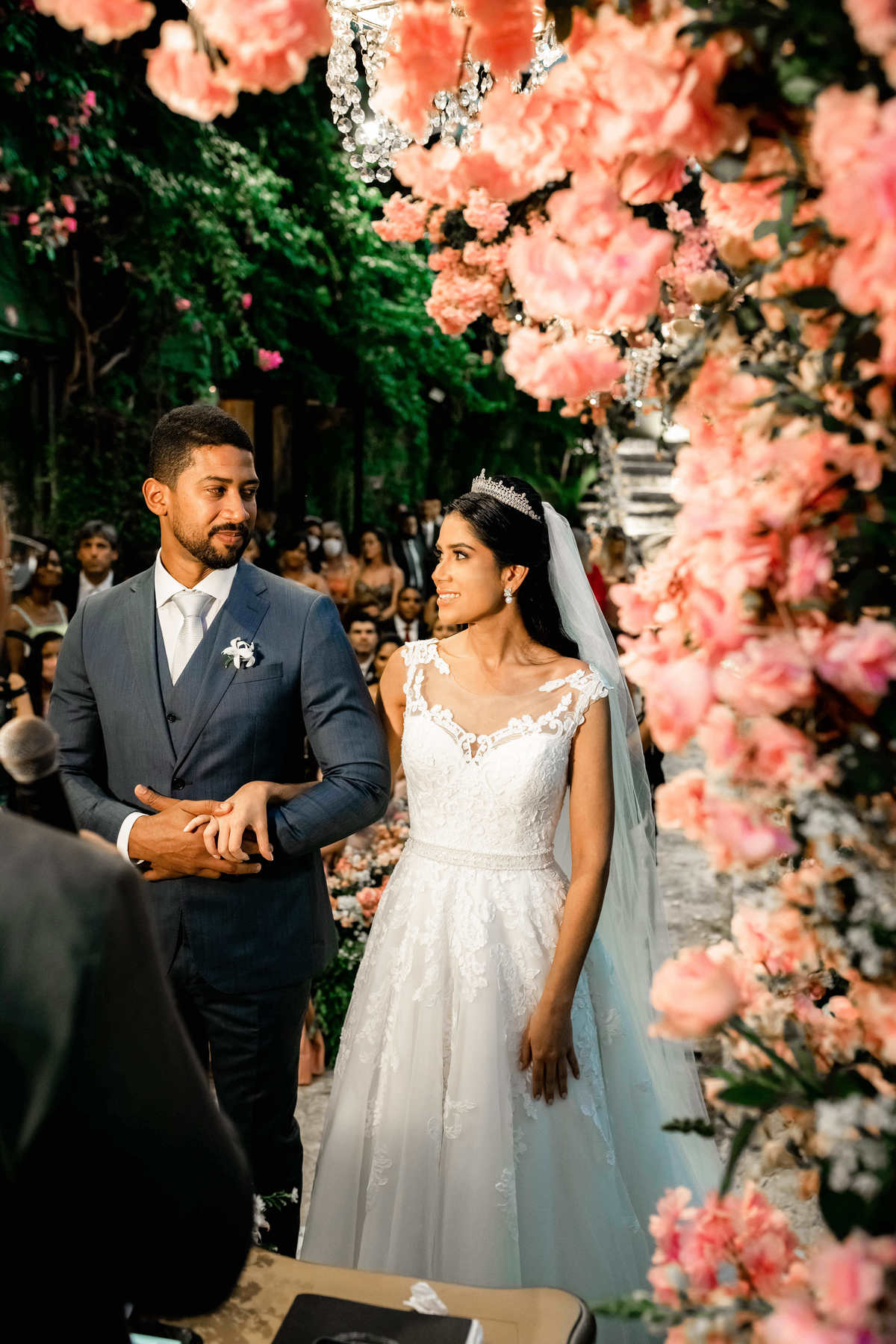 A médica Marcela Lima e o corretor Tiago Oliveira casam-se no Villa Toscana em um evento luxuoso - Fotos Thiago Rosarii