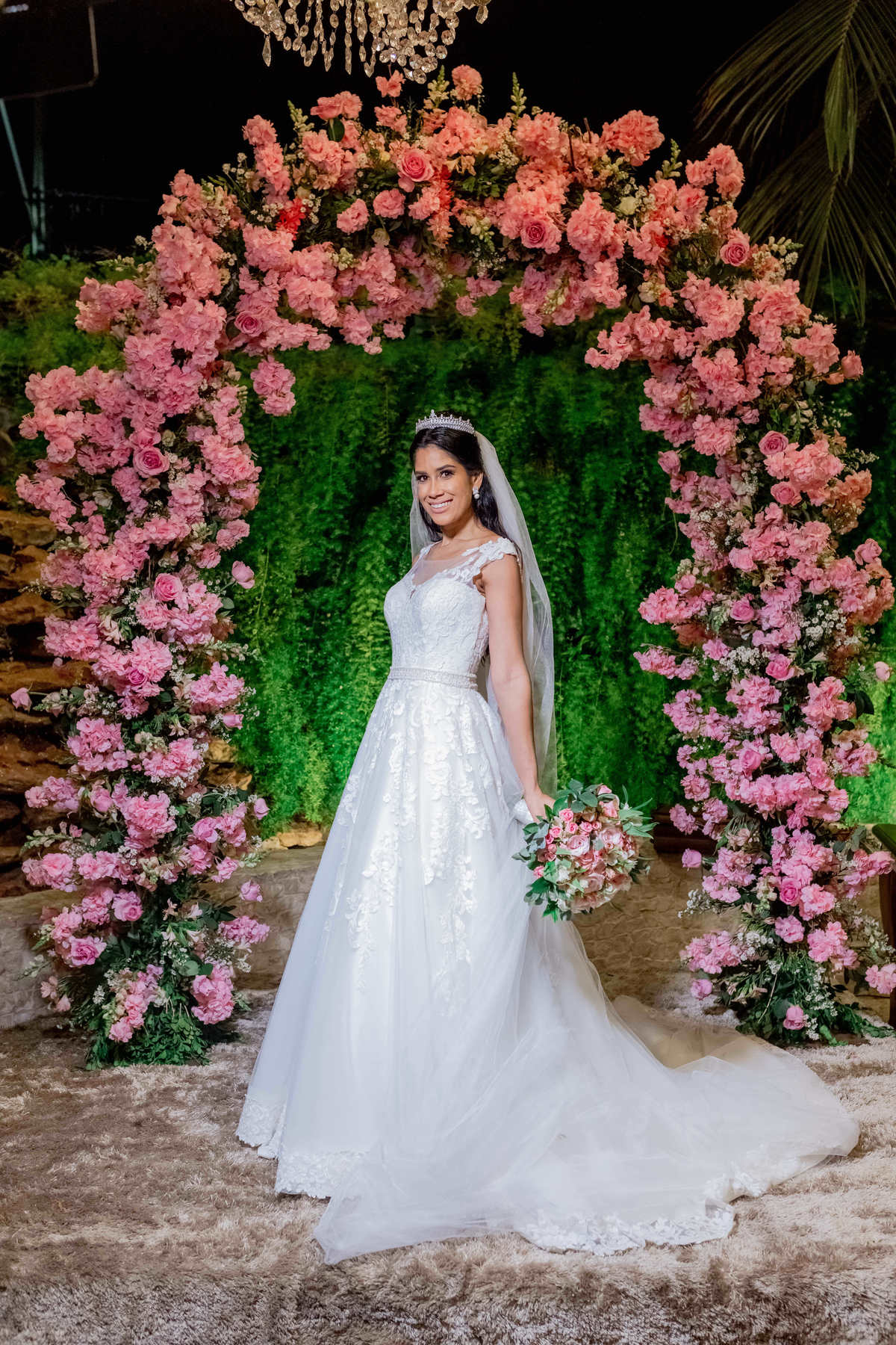 A médica Marcela Lima e o corretor Tiago Oliveira casam-se no Villa Toscana em um evento luxuoso - Fotos Thiago Rosarii