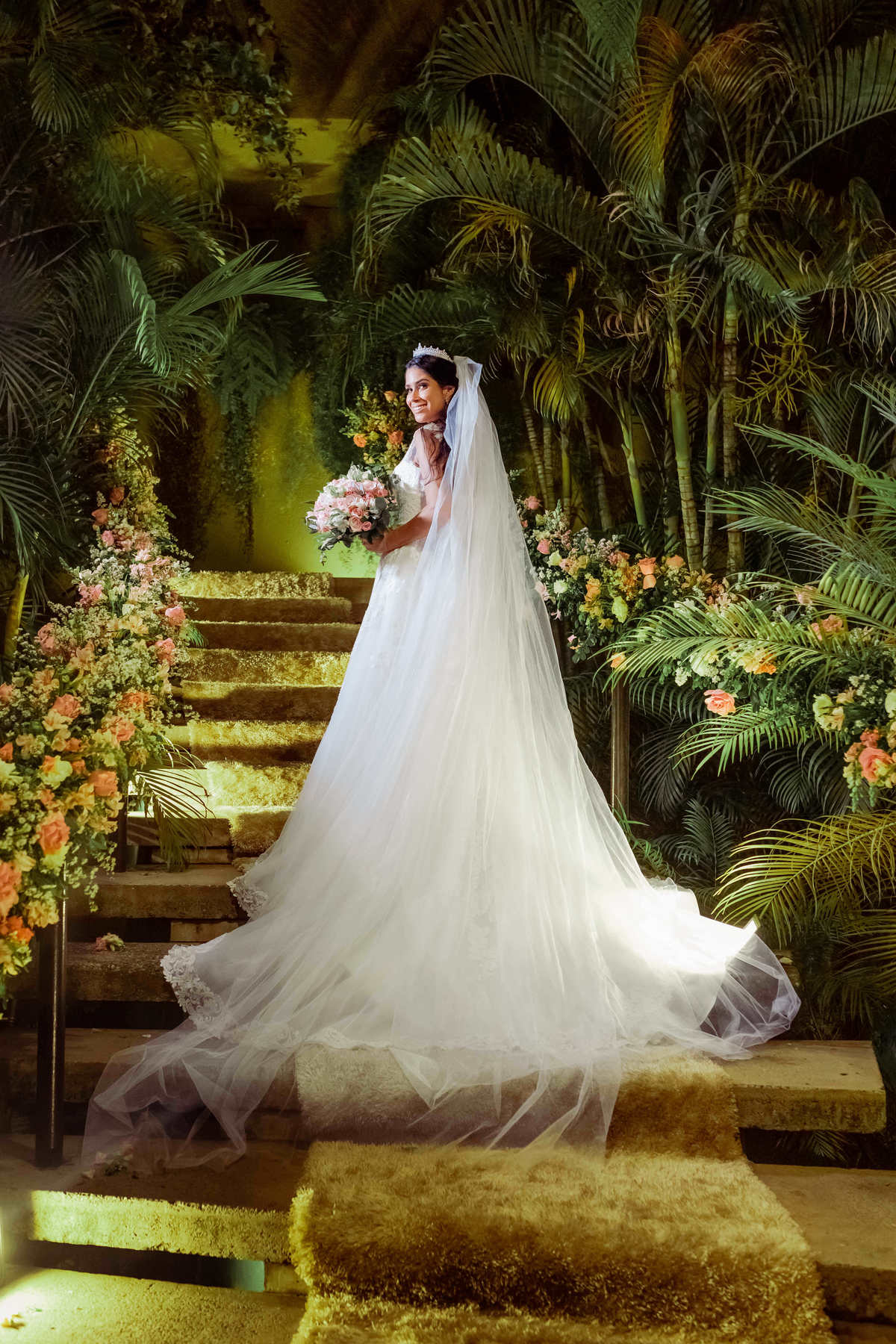 A médica Marcela Lima e o corretor Tiago Oliveira casam-se no Villa Toscana em um evento luxuoso - Fotos Thiago Rosarii