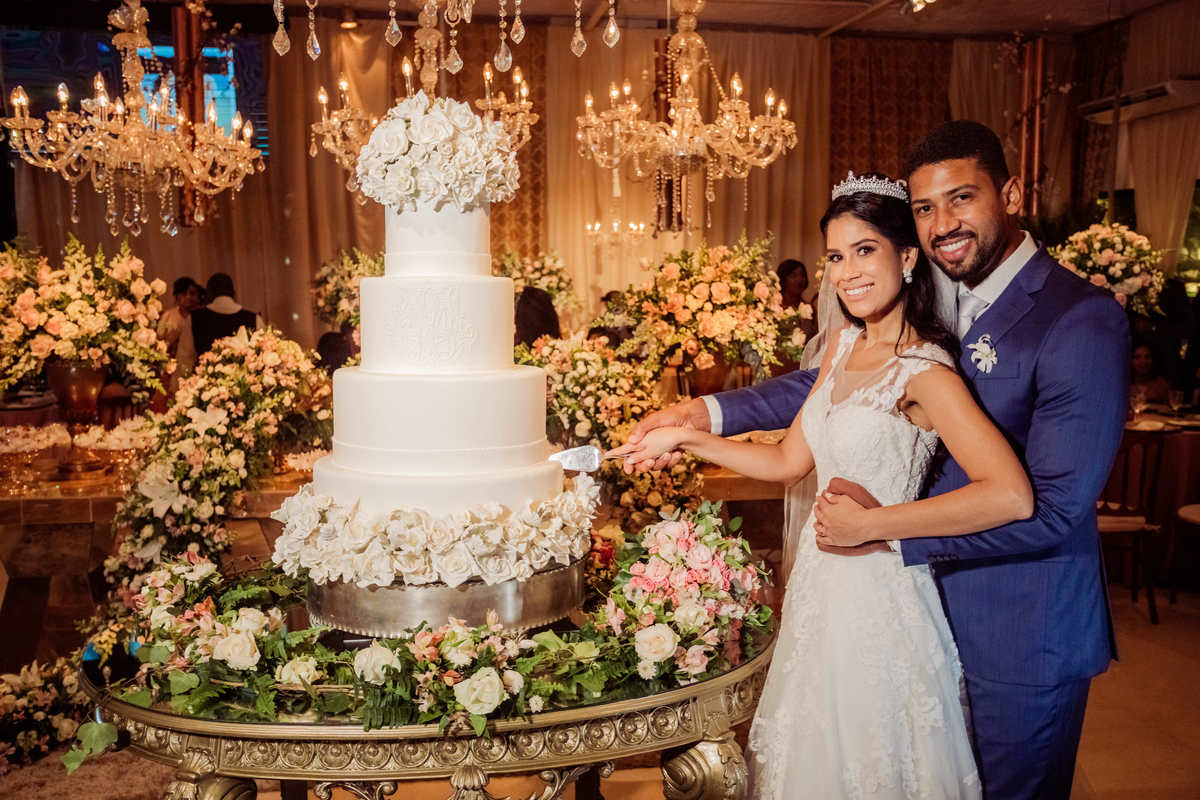 A médica Marcela Lima e o corretor Tiago Oliveira casam-se no Villa Toscana em um evento luxuoso - Fotos Thiago Rosarii