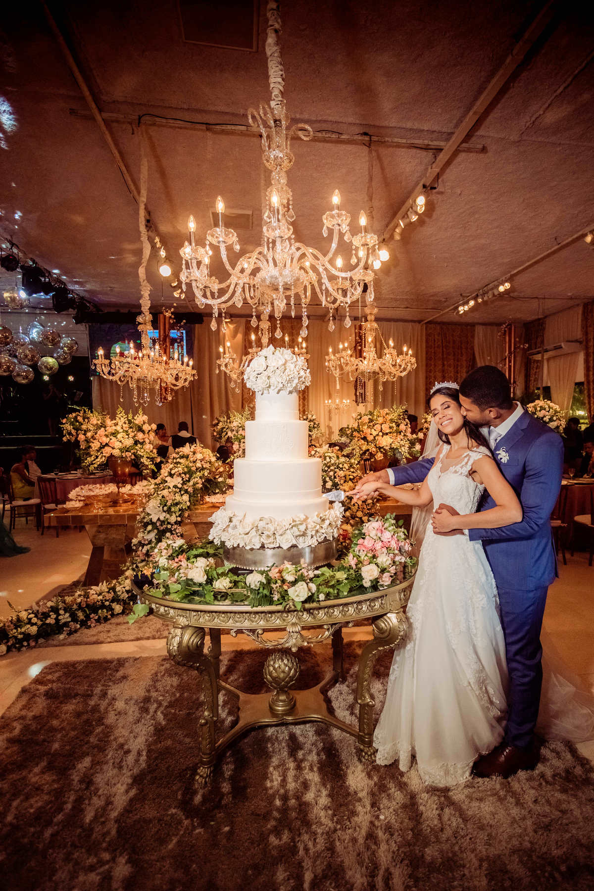 A médica Marcela Lima e o corretor Tiago Oliveira casam-se no Villa Toscana em um evento luxuoso - Fotos Thiago Rosarii